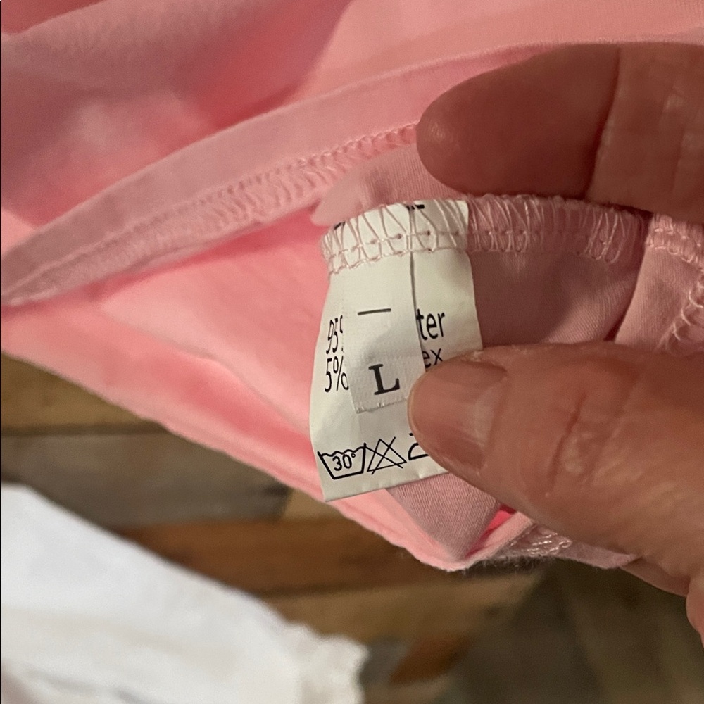 “Peachy” women’s tee - Picture 4 of 5